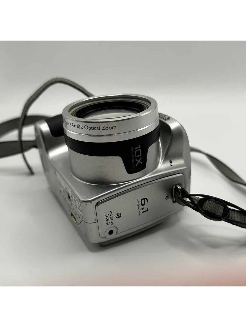 Kodak EasyShare Z650 6.1MP Silver Point & Shoot Camera 10x Zoom, Viewfinder